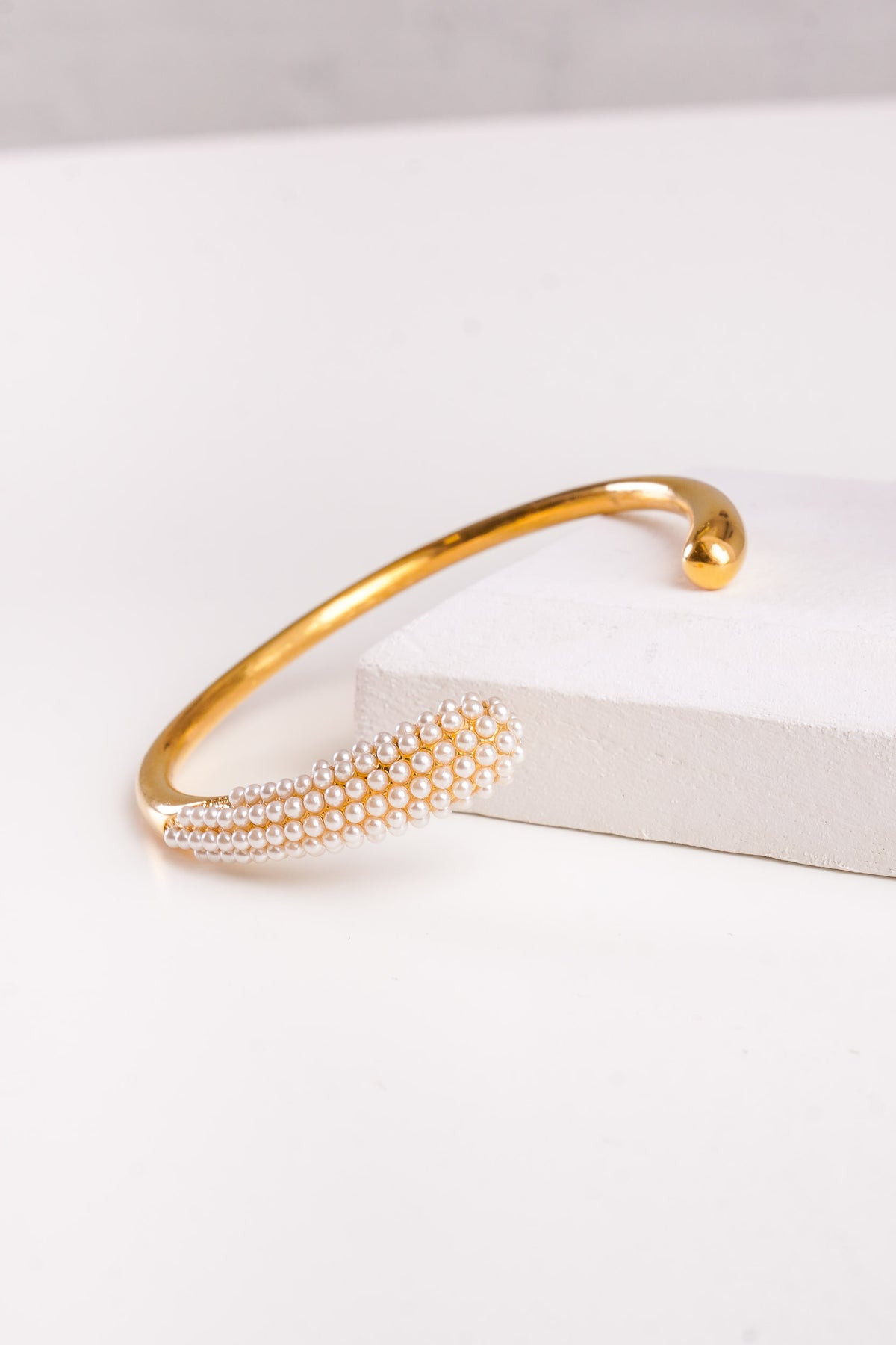 Pearl-cuff-gold-bracelet