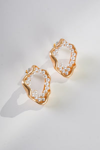 Elizabeth Gold Pearl Earrings