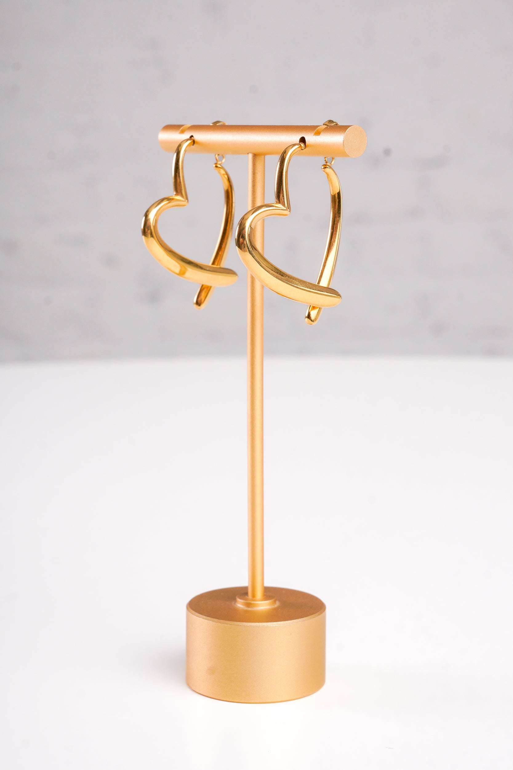 gold heart earrings 