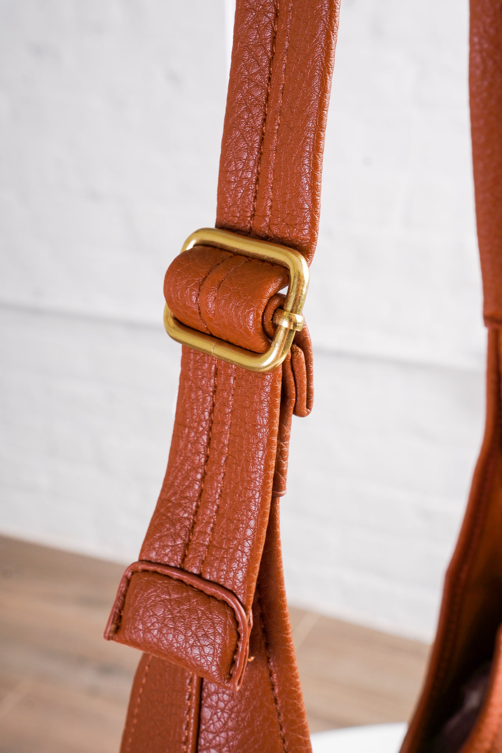 Essential Handbag in Brown