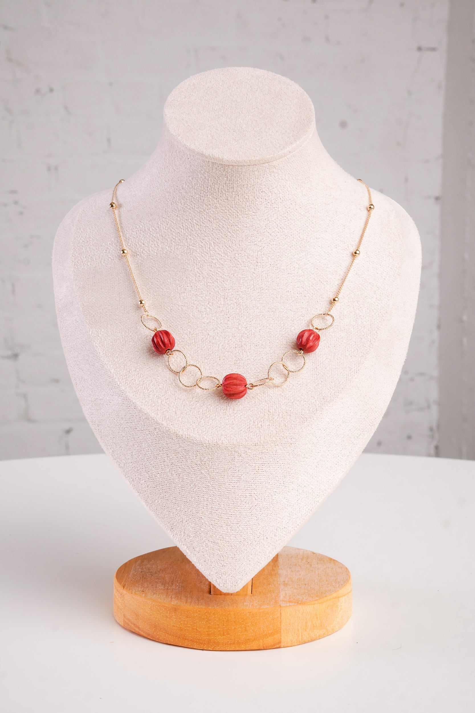 Twist & Turn Necklace in Red